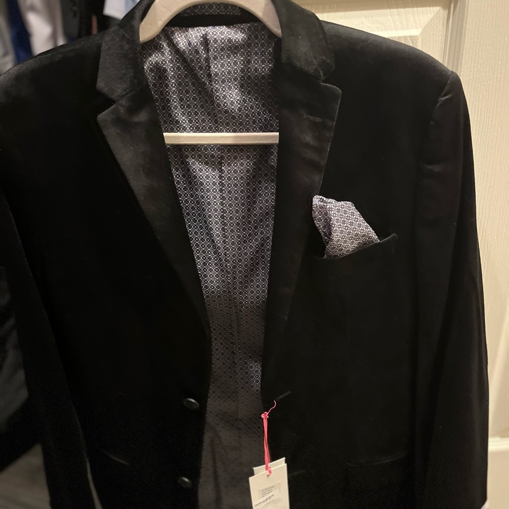 Gorgeous boys size 20 black Isaac Mizrahi blazer